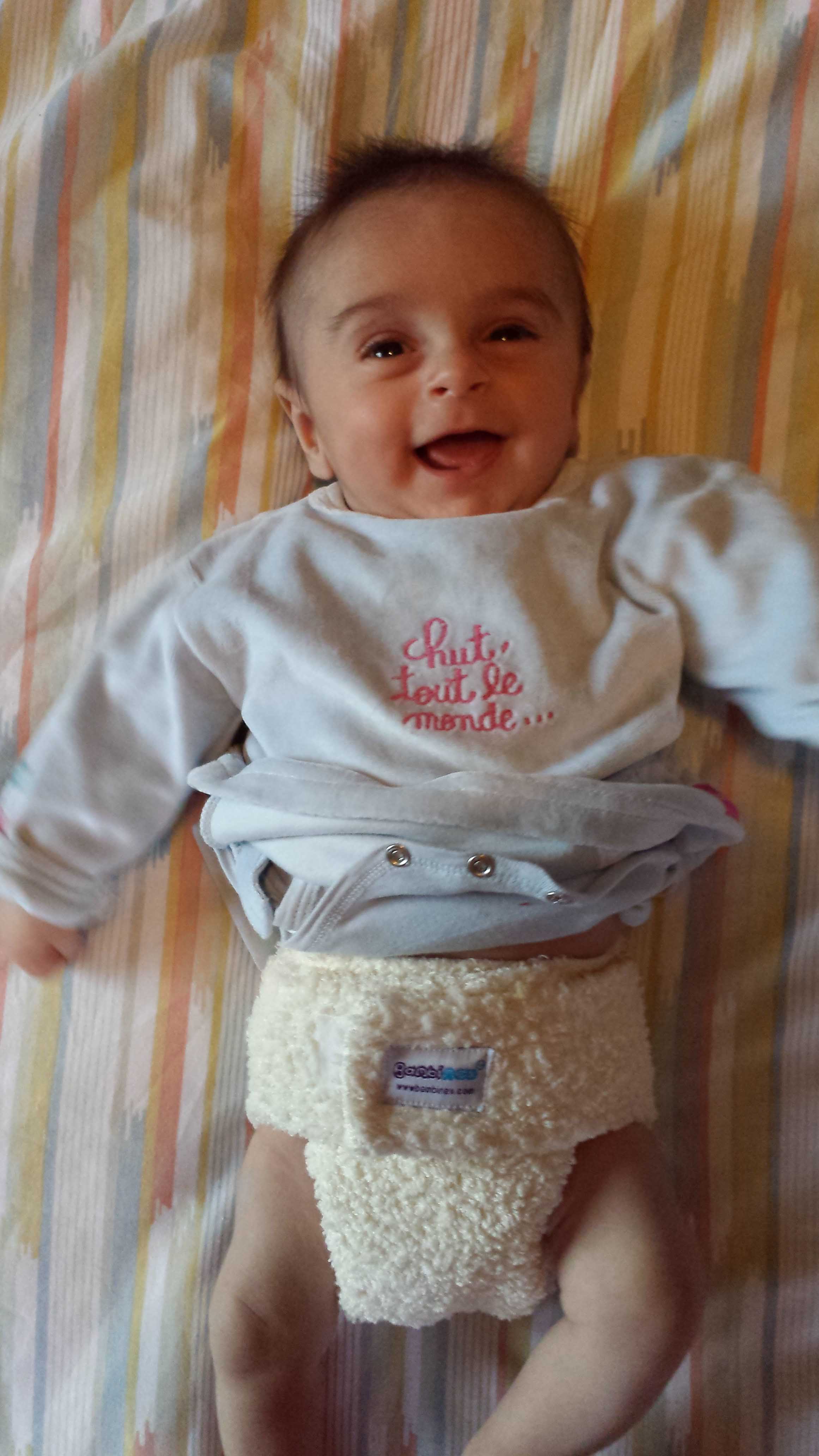 Bébé teste la couche lavable de nuit BAMBINEX